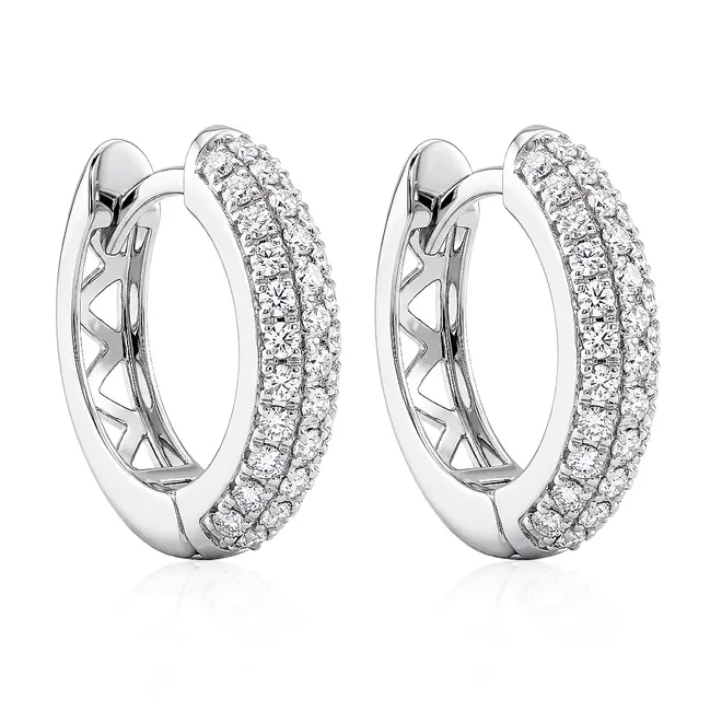 Par de Brincos Argola Trabalhado em Ouro Branco com 78 Diamantes totalizando 63 Pts.