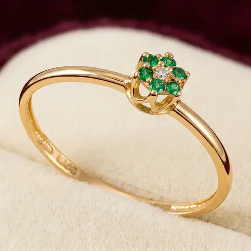 Anel Flor de Ouro com 5 Esmeraldas e 1 Diamante | Joias Vip