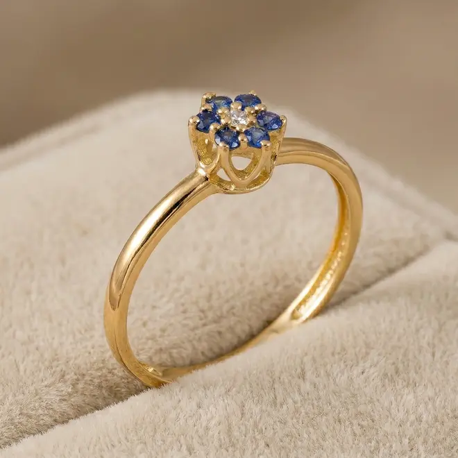 Anel de Ouro modelo Flor em Safira com 1 Diamante | Joias Vip
